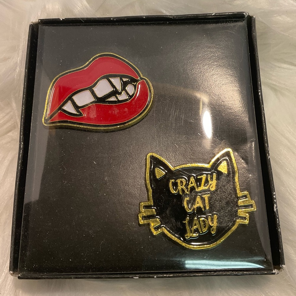 5 for 25 item! Set of 2 Enamel pins Vampire and Cats